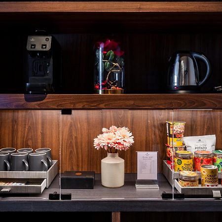 Walton Suites Sukhumvit Бангкок Экстерьер фото