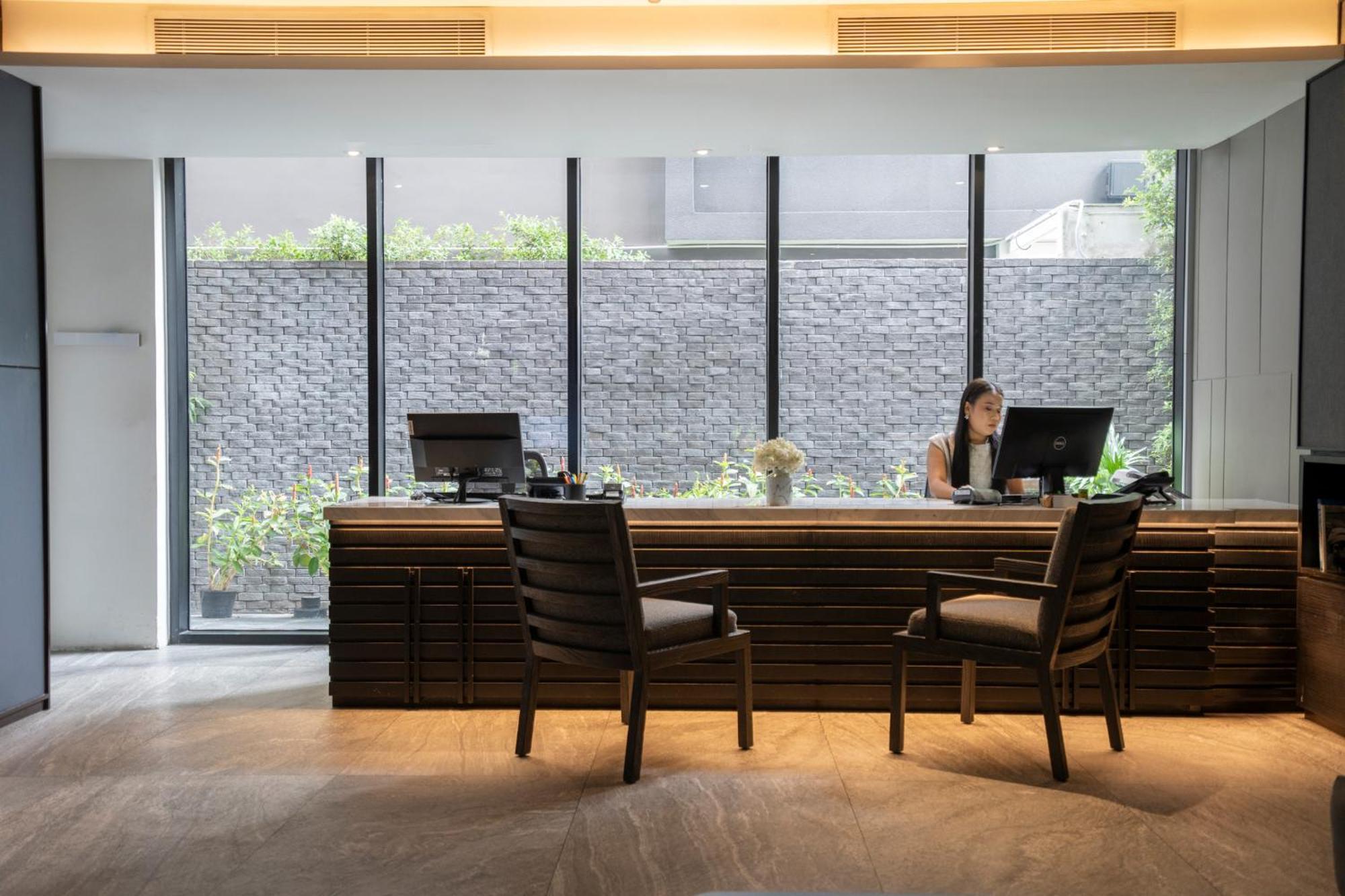 Walton Suites Sukhumvit Бангкок Экстерьер фото