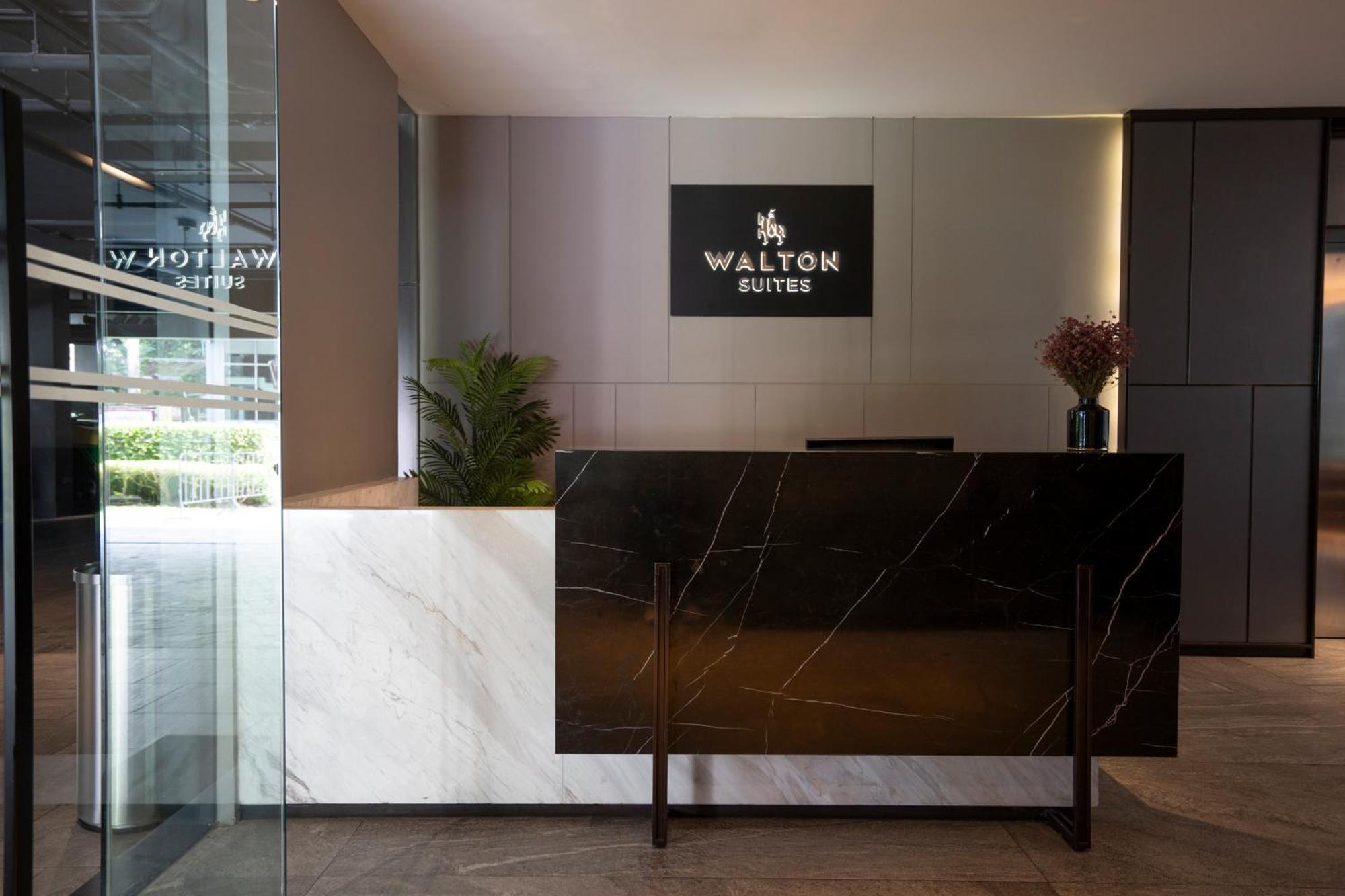 Walton Suites Sukhumvit Бангкок Экстерьер фото