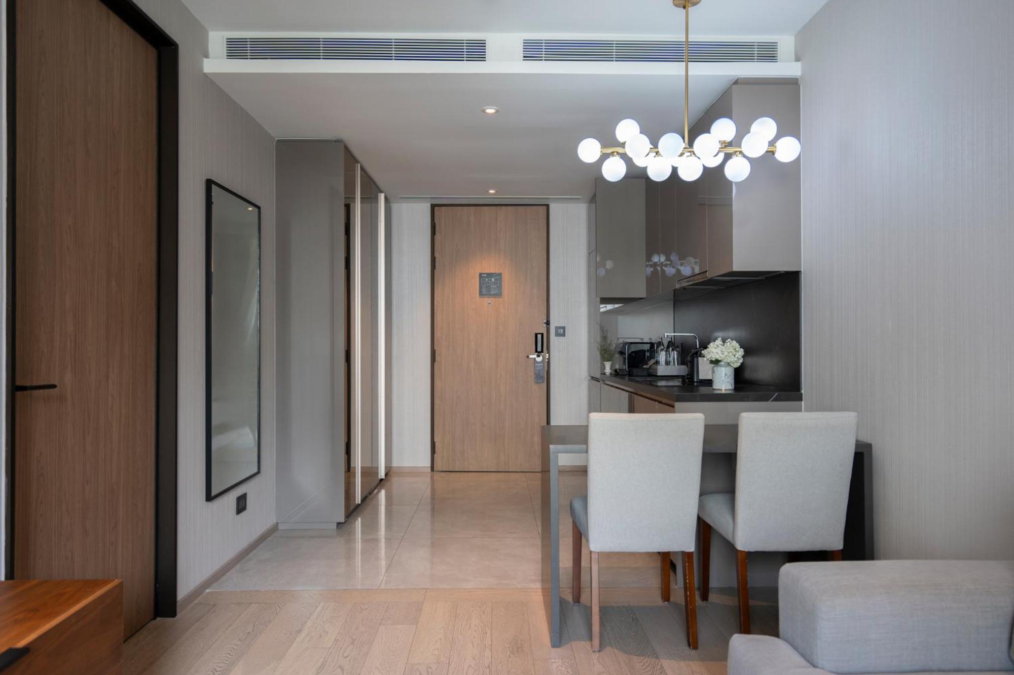Walton Suites Sukhumvit Бангкок Экстерьер фото