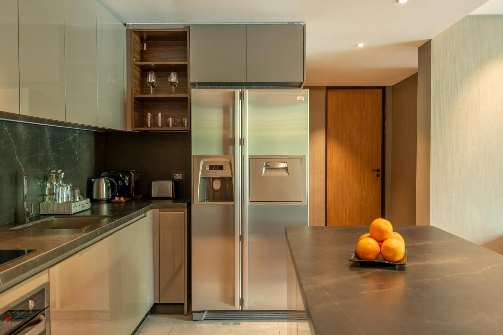 Walton Suites Sukhumvit Бангкок Экстерьер фото