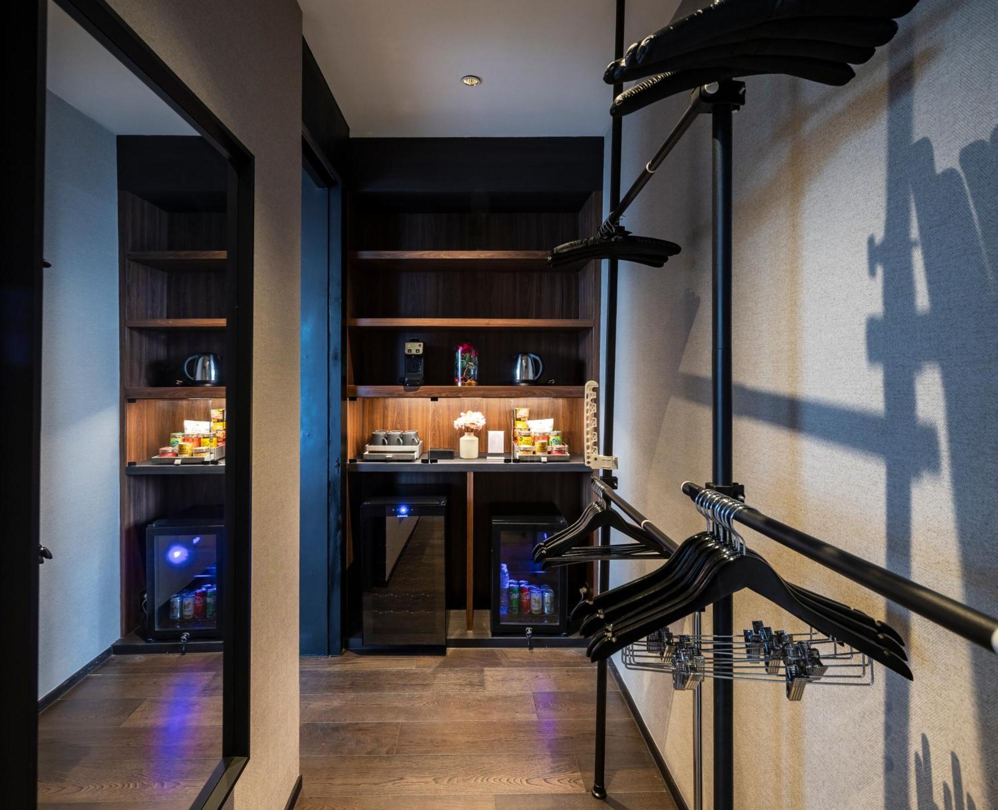 Walton Suites Sukhumvit Бангкок Экстерьер фото